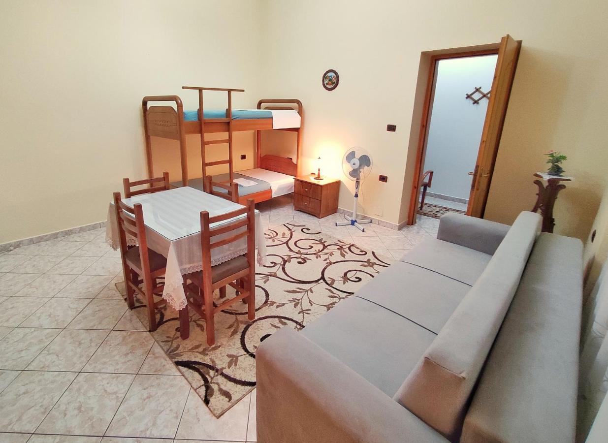 Artur'S Apartment Gjirokastra Kültér fotó