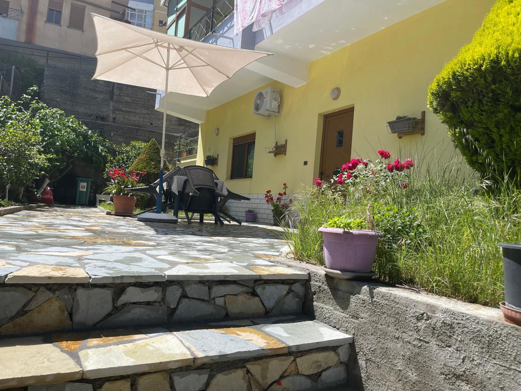 Artur'S Apartment Gjirokastra Kültér fotó
