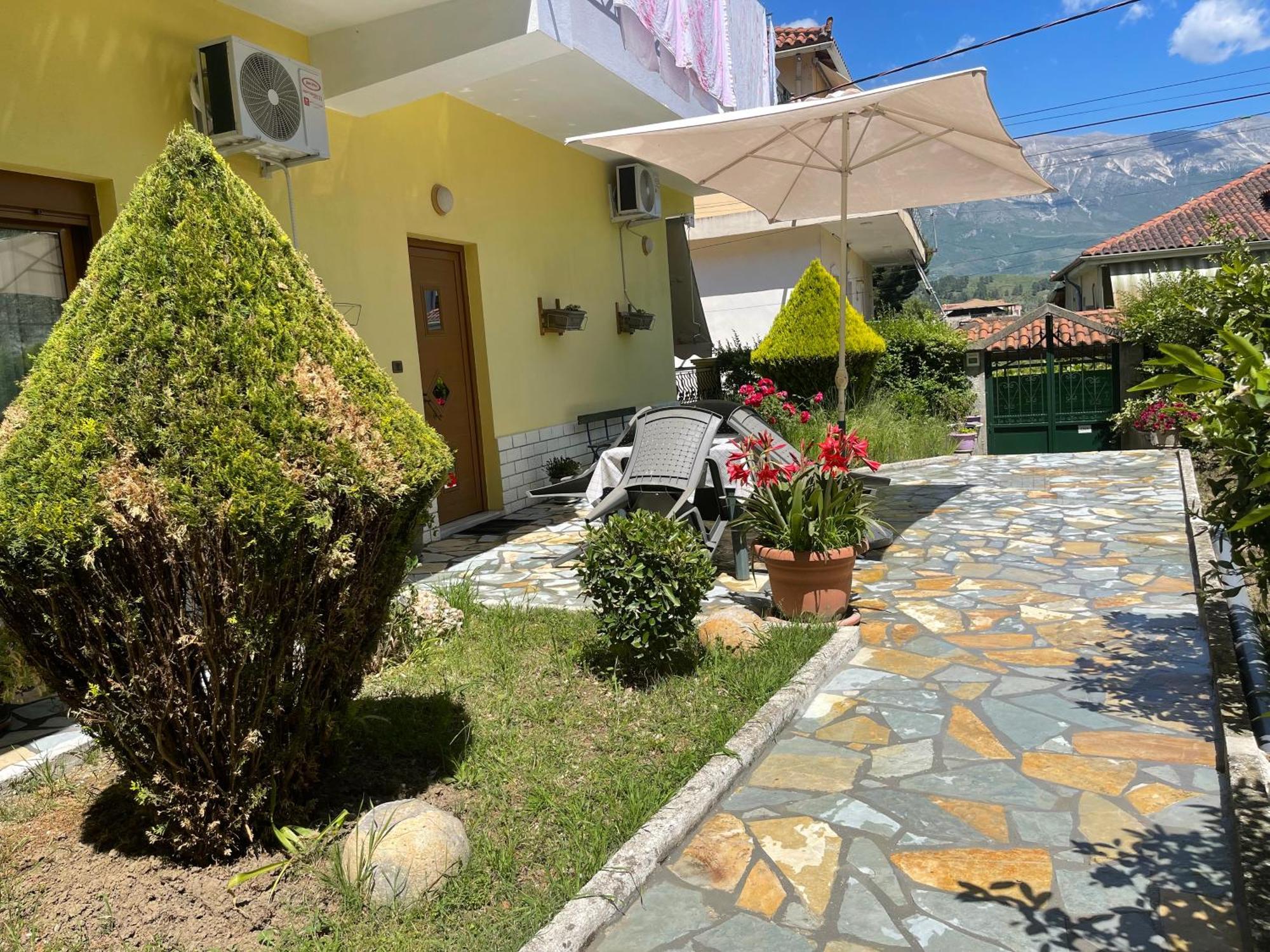 Artur'S Apartment Gjirokastra Kültér fotó